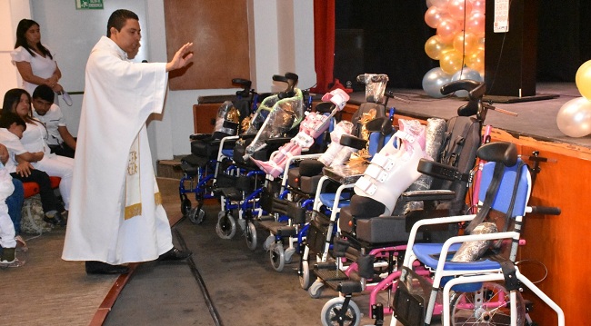La actividad se cumplió en el Teatro Cajamag, donde los beneficiados además participaron de una eucaristía.
