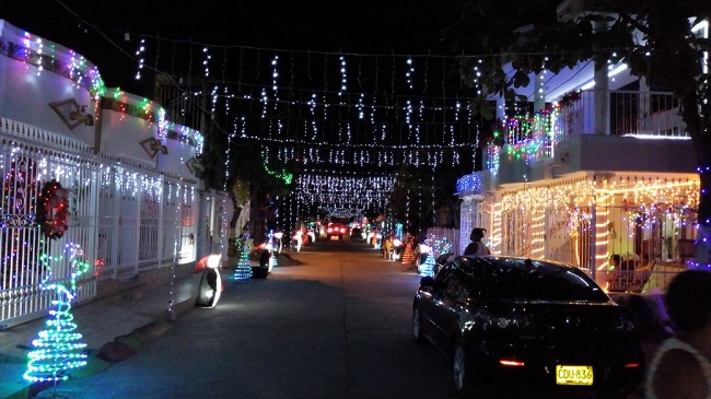 Más de 30 años de tradición navideña en calles del barrio Manzanares.