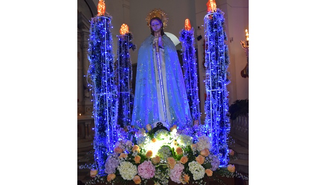 Con una misa, procesión y otros actos religiosos, católicos celebraron el dogma de la Inmaculada Concepción.