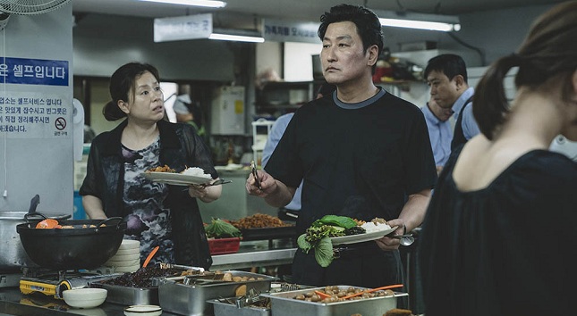 La nueva película del director coreano Bong Joon Ho, no solo es un fenómeno mundial en taquilla, es uno de los largometrajes más aclamados.