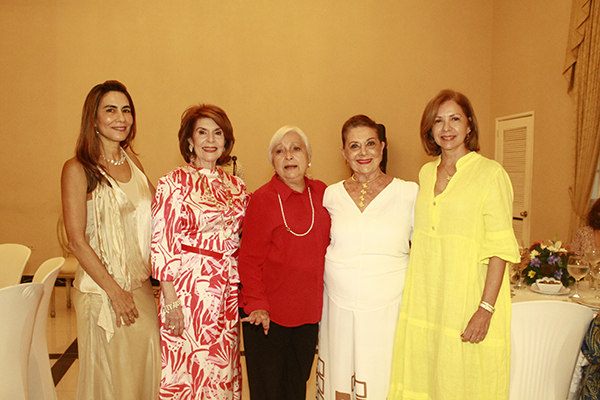 Julia Rosa Zúñiga, Ana Mercedes González, Dora Luz Campo, Carmen Abondano y  Gloria Lacouture