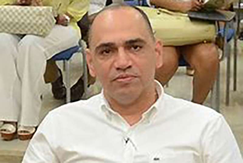 Carlos Pinedo Cuello,  Alcalde del Distrito de  Santa Marta.