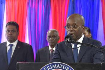 Michel Patrick Boisvert, el Primer Ministro interino habla ante los miembros del Consejo Presidencial de Transición de Haití.