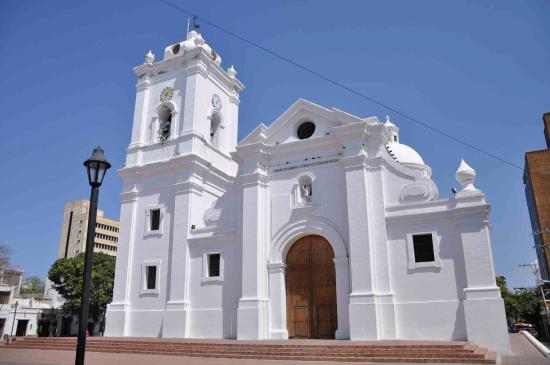 La primera iglesia de Santa Marta se levantó en 1525, junto con el descubrimiento de la ciudad. 