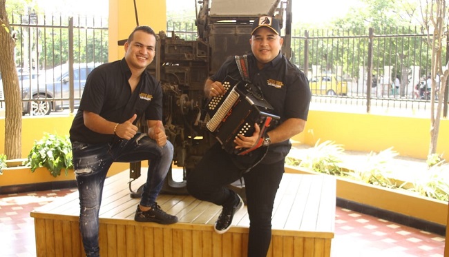 Con el pie derecho inició la unión musical de Toto Díaz y Luis Guillermo De la Hoz, quienes hoy presentan ante los medios el cover del tema ‘Volverás’.