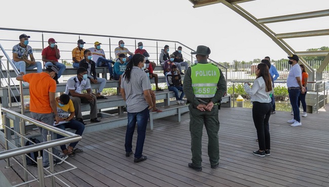 Funcionarios de la gobernación del Magdalena se reunieron con pescadores de Tasajera.