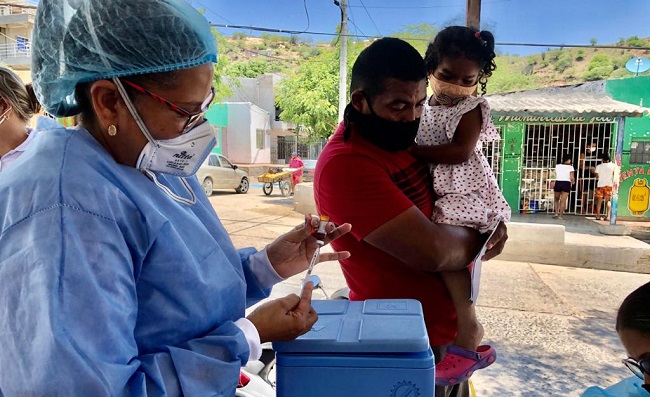 Como parte de la campaña de vacunación contra el sarampión y la rubéola que se adelanta a nivel nacional, Santa Marta también se sumó a esta tarea de vacunar a 1.200 niños.