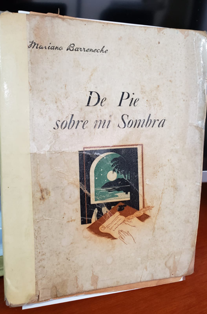 Libro ‘De pie sobre mi sombra’, recopilación de sonetos del poeta Mariano Barreneche.