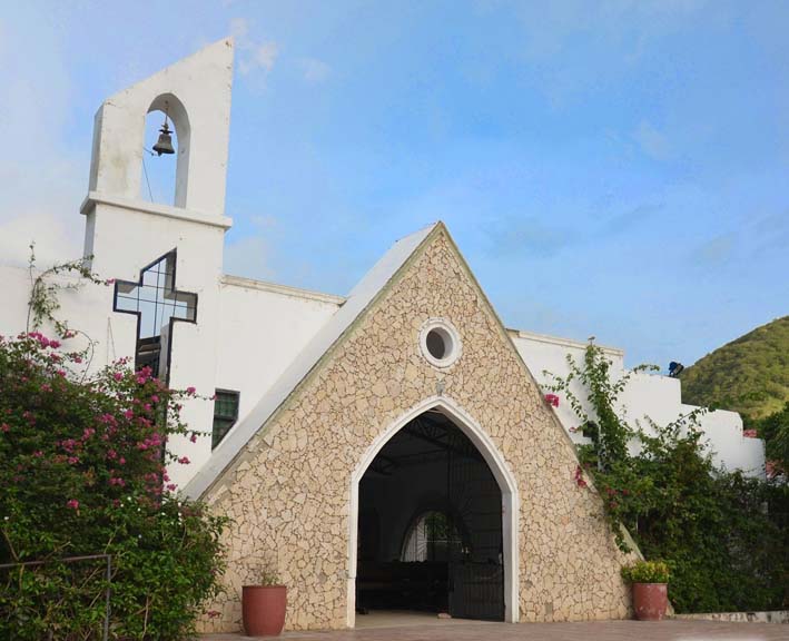 Parroquia Santa Marta, ubicada en el barrio El Pando, la segunda nombrada en honor a santa Marta de Betania en la capital del Magdalena.