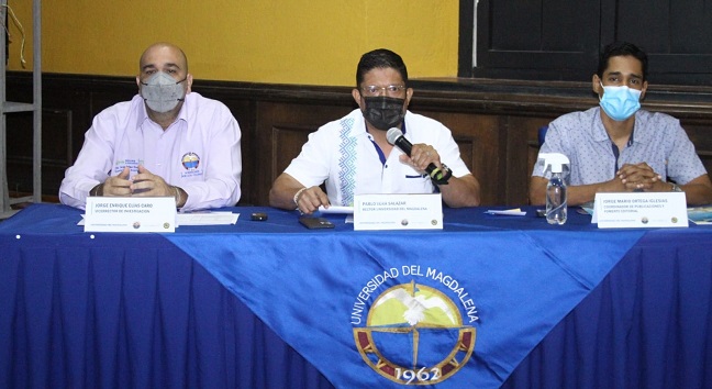 En la gráfica, el vicerrector de Investigación, Jorge Elías Caro; el Rector Pablo Vera Salazar y el coordinador de Publicaciones y Fomento Editorial, Jorge Mario Ortega.
