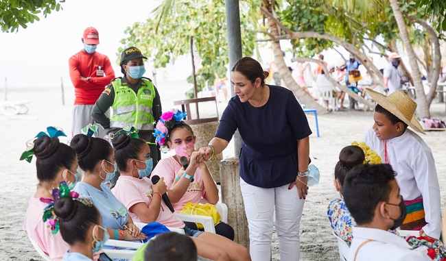 La Directora General del ICBF, Lina Arbeláez en socialización del nuevo lineamiento de restablecimiento de derechos con niños del Magdalena.
