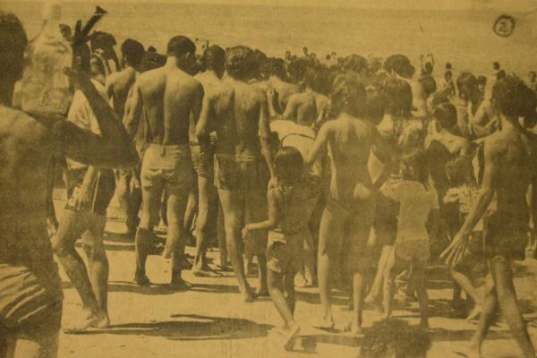  Los turistas se bajaron en la playa de El Rodadero y en este importante sitio permanecerán unos quince días, según se indicó. 