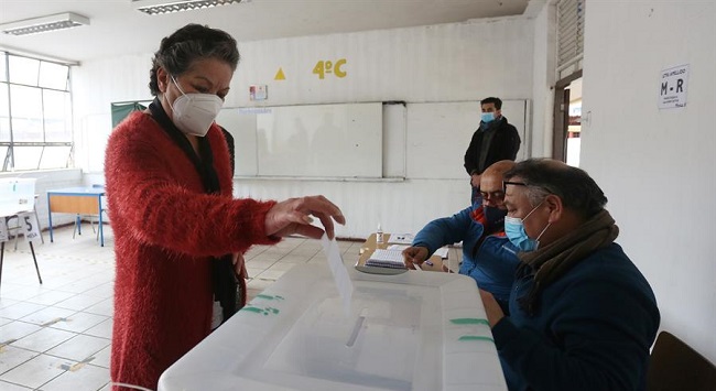 Esta es la cuarta votación que se celebra en Chile desde el inicio de la pandemia. La campaña electoral presidencial ha estado altamente polarizada y el futuro del país es incierto ante el abanico de posibilidades.