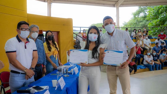El rector Pablo Vera Salazar presidió la entrega de las credenciales a los representantes electos en los distintos órganos de gobierno y administración académica de Unimagdalena.