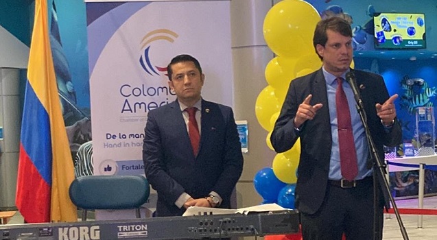 Carlos Acuña durante la inauguración de la Cámara de Comercio Colombo Americana de Orlando, corporación que une a empresarios colombianos e hispanos, con empresarios estadounidenses. 