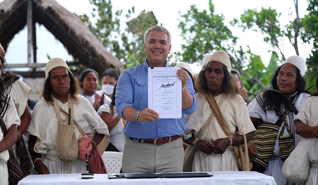 Presidente Iván Duque sancionó la Ley de Acción Climática en la Sierra Nevada junto a los indígenas Arhuacos.