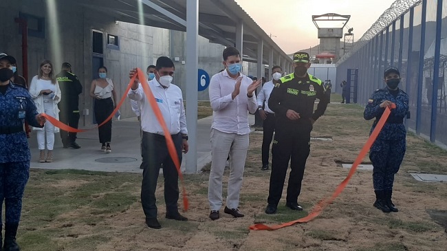 El Ministro de Justicia Wilson Ruiz Orejuela, durante la entrega del nuevo pabellón en la cárcel Rodrigo de Bastidas.