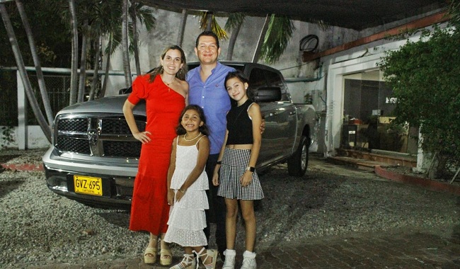 Oswaldo Campo con su esposa Sonia García y sus hijas Julieta e Ivana Campo García. 