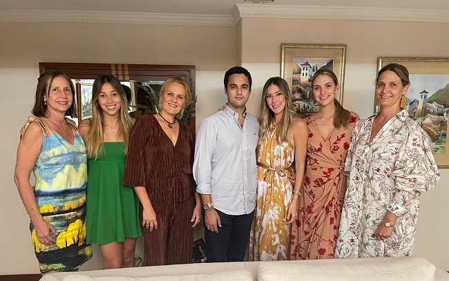 Martha Lacouture, Angelina Zúñiga, Luz María Cotes, Carlos Francisco Díaz Granados Guerra, Ana Milena Lacouture Cotes, María Isabel Pinedo y Rosa Lacouture. 
