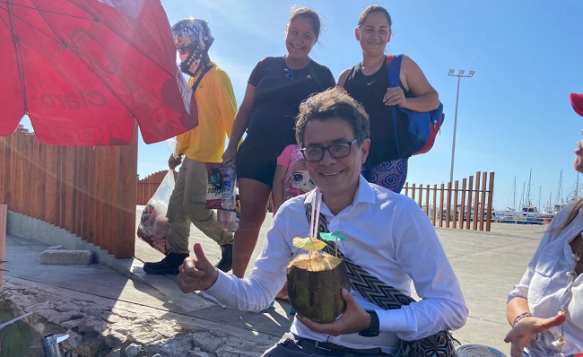 Alejandro Gaviria durante su visita en Santa Marta.