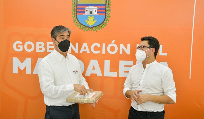 El Gobernador Caicedo y el Director de la Unidad Especial para desmantelamiento de las organizaciones criminales sucesoras del paramilitarismo, Hernando Toro Parra.