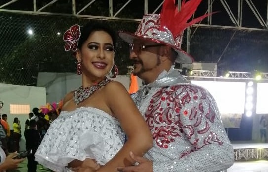 La reina central, Kathiana Fontalvo, y el rey Momo, Fabián Manjarrez.