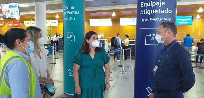 Marine Linares, superintendente delegada para la protección a los usuarios visitó el Aeropuerto Internacional Simón Bolívar.
