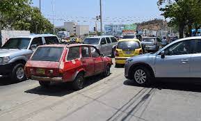 Esta restricción va de lunes a viernes de 7:00 a.m. a 7:00 p.m.   y de acuerdo al último dígito de la placa de su carro.