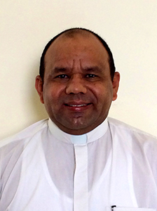 Padre Moisés García, párroco de la Parroquia San Luis Beltrán y Santa Ana.