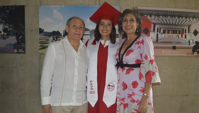 Juliana Vives Campo y sus papás, Humberto Vives y Etilvia Campo
