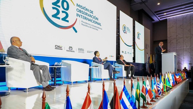 El registrador Alexander Vega, cuando presentaba las misiones internacionales que vigilarán las elecciones en segunda vuelta de este domingo.