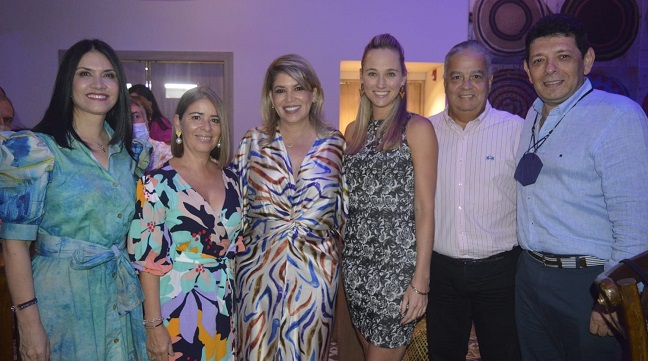 Nanci Navarro, María Estela Vélez, la alcaldesa distrital de Santa Marta, Virna Johnson, Lisetle Sprangers, Juan Diego Ochoa y Raúl Maestre.