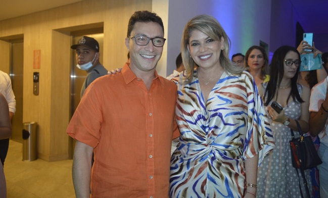El gobernador del Magdalena, Carlos Caicedo y Virna Johnson.