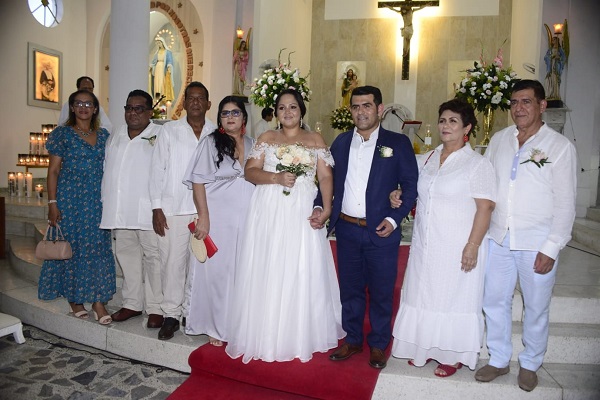 Novios con Marlene Pastran, Ivan Vanegas papas de la novia, Graciela Alvares y Mario Lizarazo, papas del novio, Miguel Arévalo y Enit Dávila.