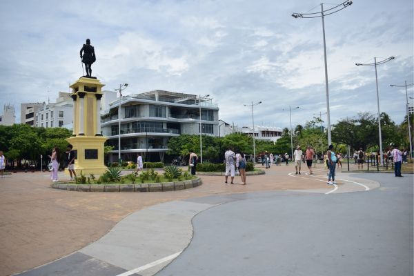 Uno de los sitios emblemáticos del Centro Histórico de Santa Marta es la Plazoleta  Rodrigo de Bastidas, ubicada en el Camellón de su mismo nombre.
