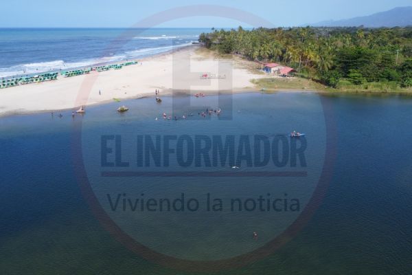 En Buritaca, las aguas cristalinas bajan frescas desde la montaña y se mezclan con el vaivén salado del mar, creando un paisaje natural imposible de olvidar. Derechos Reservados/ELINFORMADOR