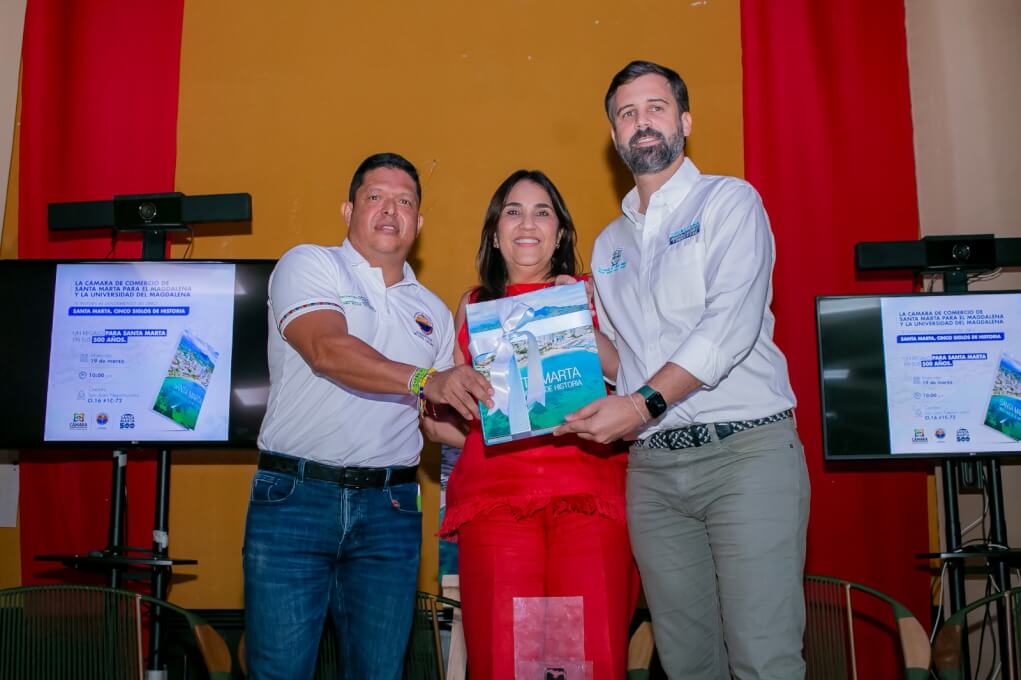 El 20 de marzo de este año, en una ceremonia realizada en el Claustro San Juan Nepomuceno, la Cámara de Comercio de Santa Marta para el Magdalena y la Universidad del Magdalena presentaron el libro ‘Santa Marta, Cinco Siglos de Historia’. Esta obra recopila la esencia del pasado de la ciudad y al mismo tiempo, invita a reflexionar sobre su presente y proyectar su futuro.