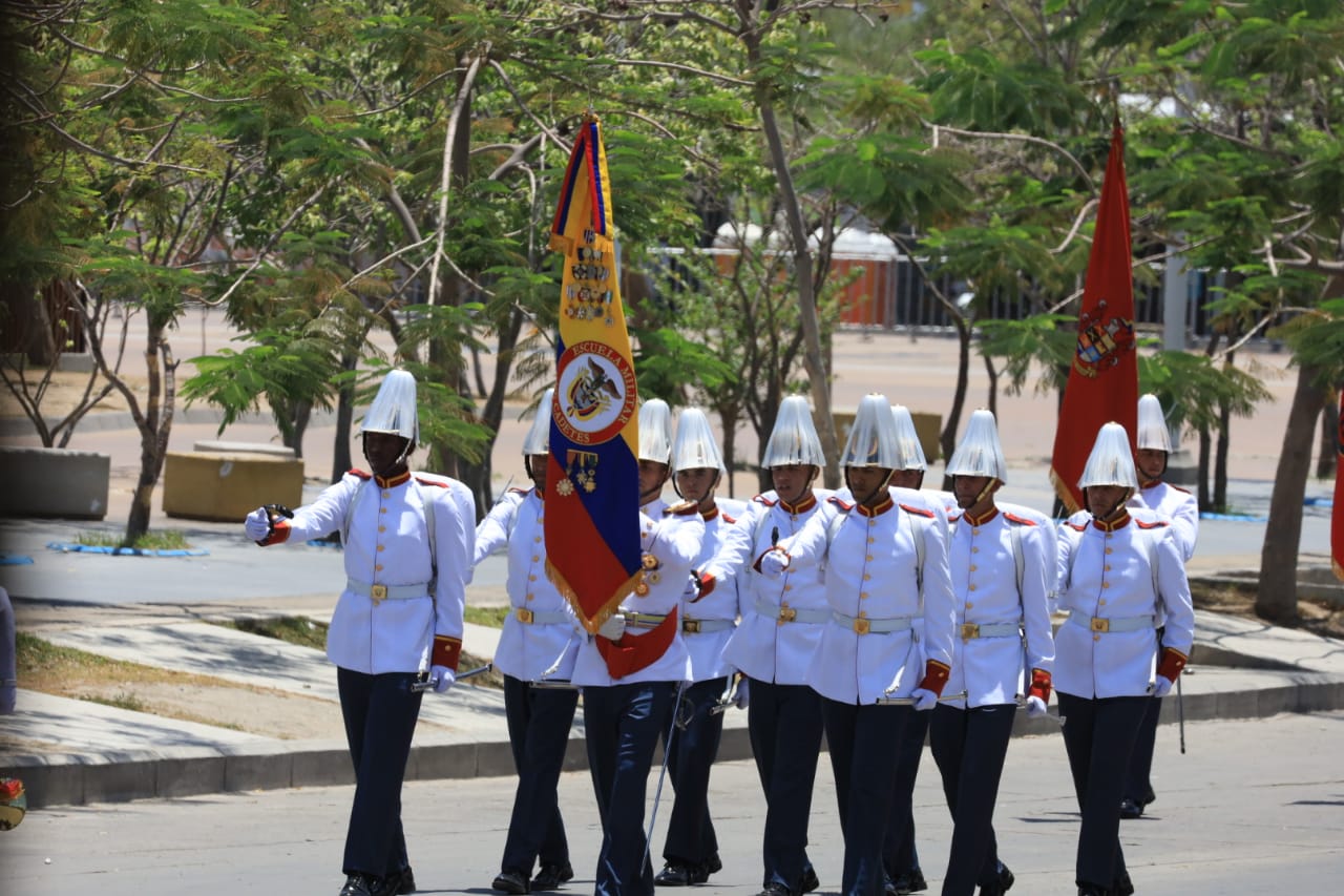 Con motivo de la celebración del Quinto Centenario de Santa Marta, la Presidencia de la República de Colombia realizó el desfile militar para celebrar los 215 años de la independencia del país. El acto estuvo cargado de todas las fuerzas militares de la Nación, desde el Ejército, Armada, Fuerza Aeroespacial y la Policía Nacional. 