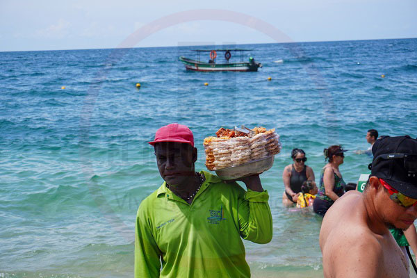 Playa Blanca combina el sabor de la gastronomía local con paisajes vibrantes y actividades únicas como kayak, canopy y caminatas ecológicas.