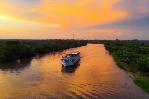 Nace a 3.685 metros sobre el nivel del mar, en el Páramo de las Papas ubicado en el llamado Macizo Colombiano, entre los departamentos de Huila y Cauca. / El crucero AmaMagdalena, de la compañía AmaWaterways, navega por el río Magdalena, en Colombia. AmaWaterways