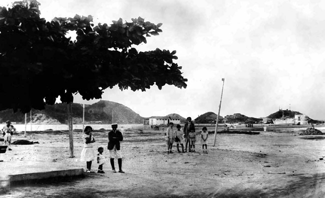 El primer malecón de Santa Marta fue el llamado ‘Camellón Barros’ en honor al gobernador de la época, Luis Barros, foto 1912.