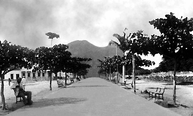 El nombre de Paseo Bastidas se dio hacia 1920. Foto del tramo en 1921.
