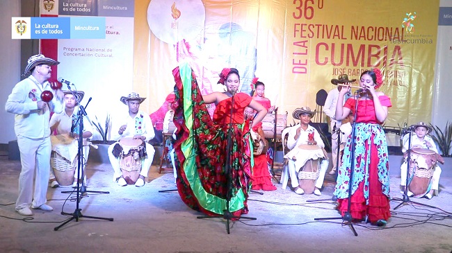 Herederos del Folclor, grupo folclórico de El Banco (Magdalena), ha participado en muchas ediciones del Festival Nacional de la Cumbia “José Barros Palomino”. 