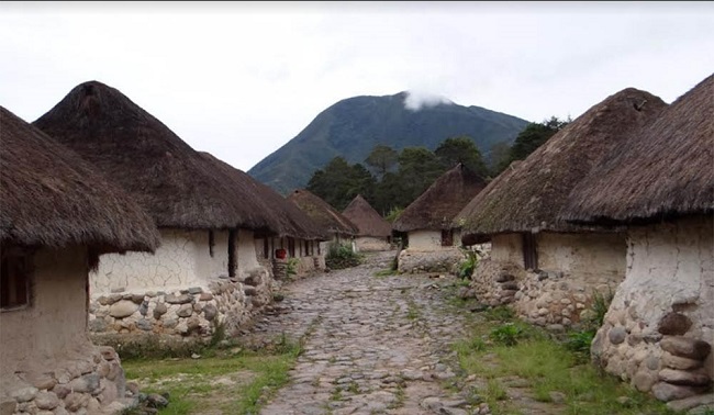 En la escuela de la comunidad indígena arhuaca de Nabusimake, en la Sierra Nevada de Santa Marta, la historia debía ser impartida desde el acervo cultural.