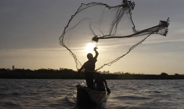 El historiador Jorge Elías-Caro propone un tributo a los pescadores, necesario en una ciudad costera donde la pesca es una actividad tradicional. 