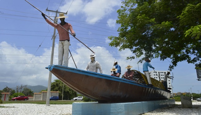 Monumento ‘La Piragua’. Lugar: intersección José Benito Barros, Troncal del Caribe. Año: 2016. Autor: Guillermo Barreto Vásquez. 