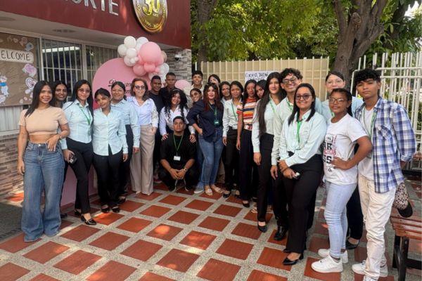 Estudiantes en formación técnica dentro de la Corporación Bolivariana del Norte (CBN), institución educativa de Santa Marta.