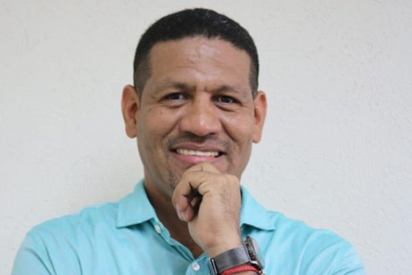 Jaris González, líder académico de la USM Institución Universitaria de Santa Marta, destacó las fortalezas académicas y las oportunidades que brinda la institución a los jóvenes samarios. Foto: Cortesía.