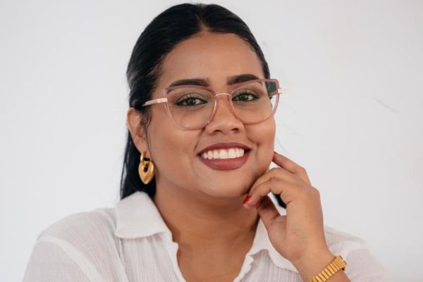 La psicóloga Karina Ávila durante su participación en entrevista con EL INFORMADOR, donde analizó los retos emocionales que enfrentan los estudiantes en la universidad.Foto cortesía