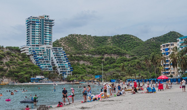 El primer balneario que encabeza el listado de playas es el de El Rodadero con un total de 984 mil 864 visitantes.